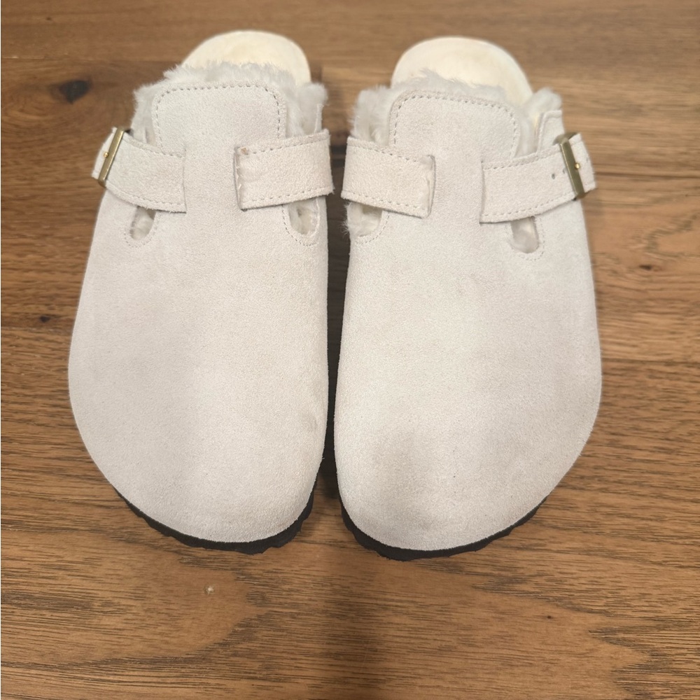 Birkenstock Shearling-Lined Suede Slip-On Clogs in Light Cream